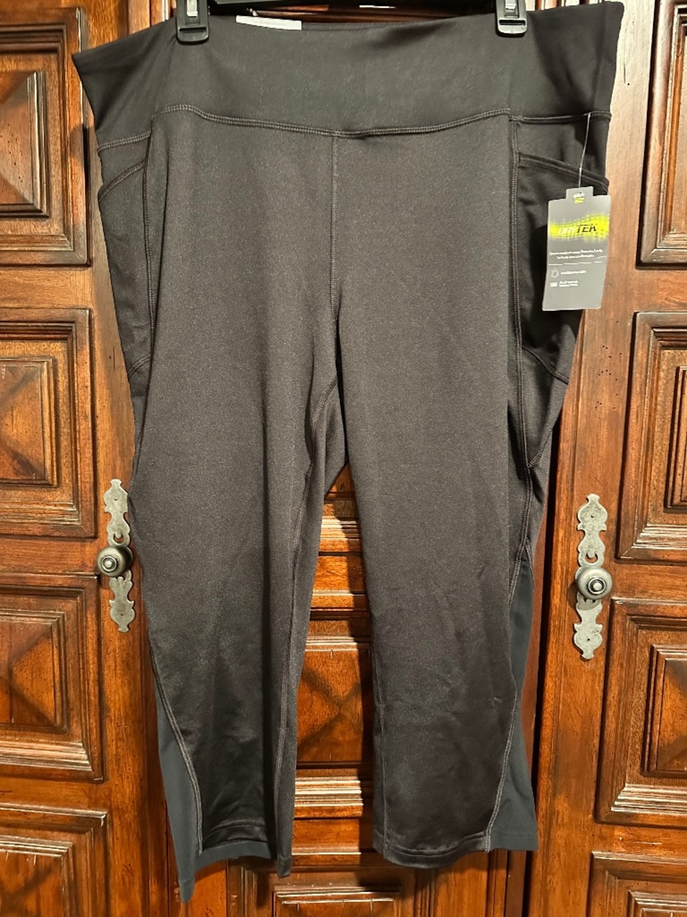 NWT 2X REGULAR TEK GEAR Mid Rise CAPRI sheer mesh DRYTEK Hidden Pocket Black